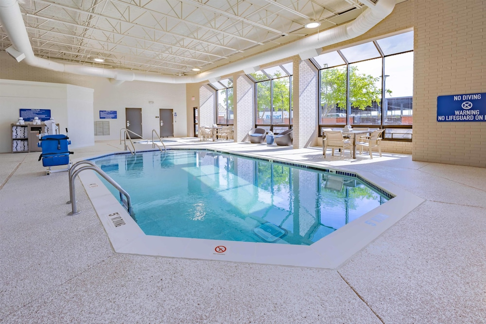 Drury Inn & Suites St. Louis Airport