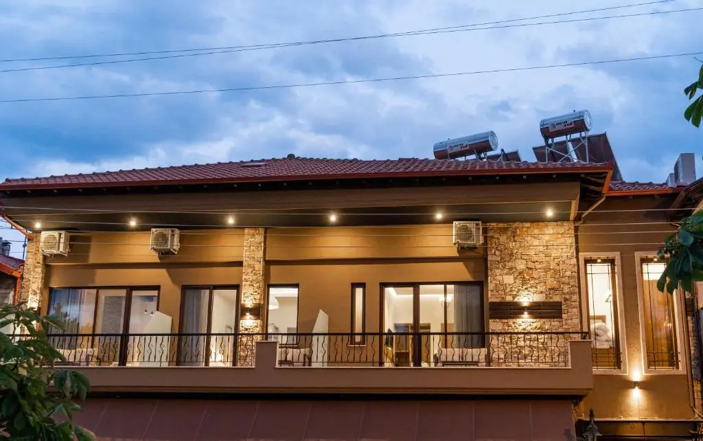 LYDIA suites and rooms
