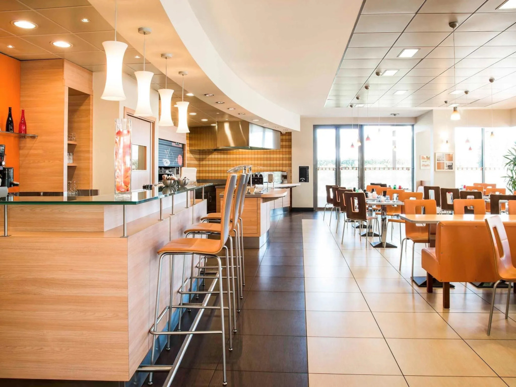 Ibis Como
