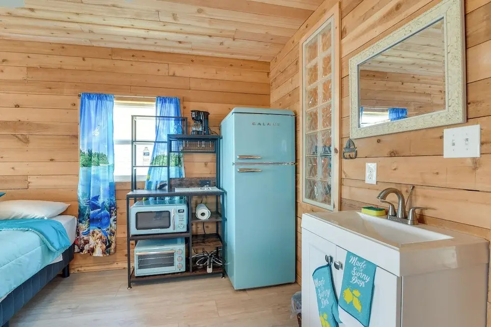 1 Mi to Ocean: Colorful Freeport Beach Rental!