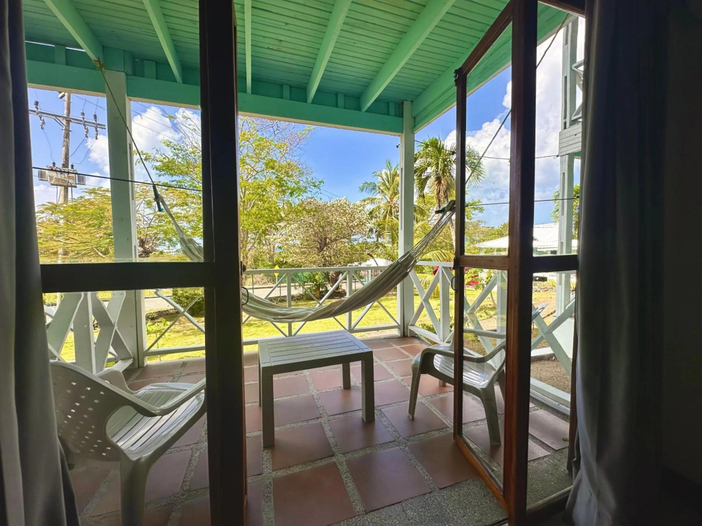 South West Bay Cabañas