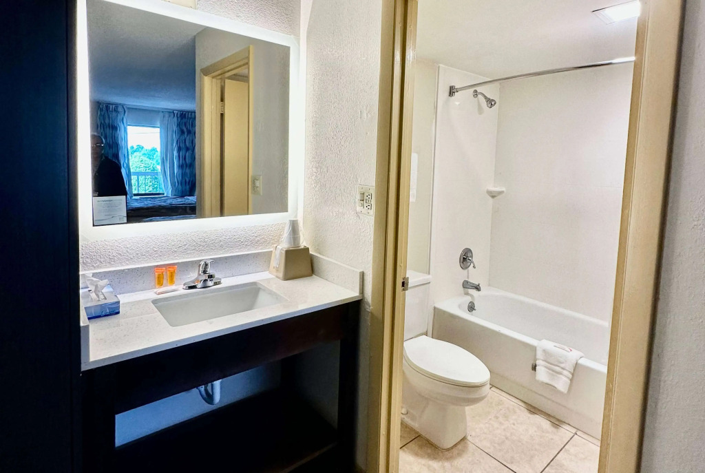 Days Inn by Wyndham Charlotte Northlake