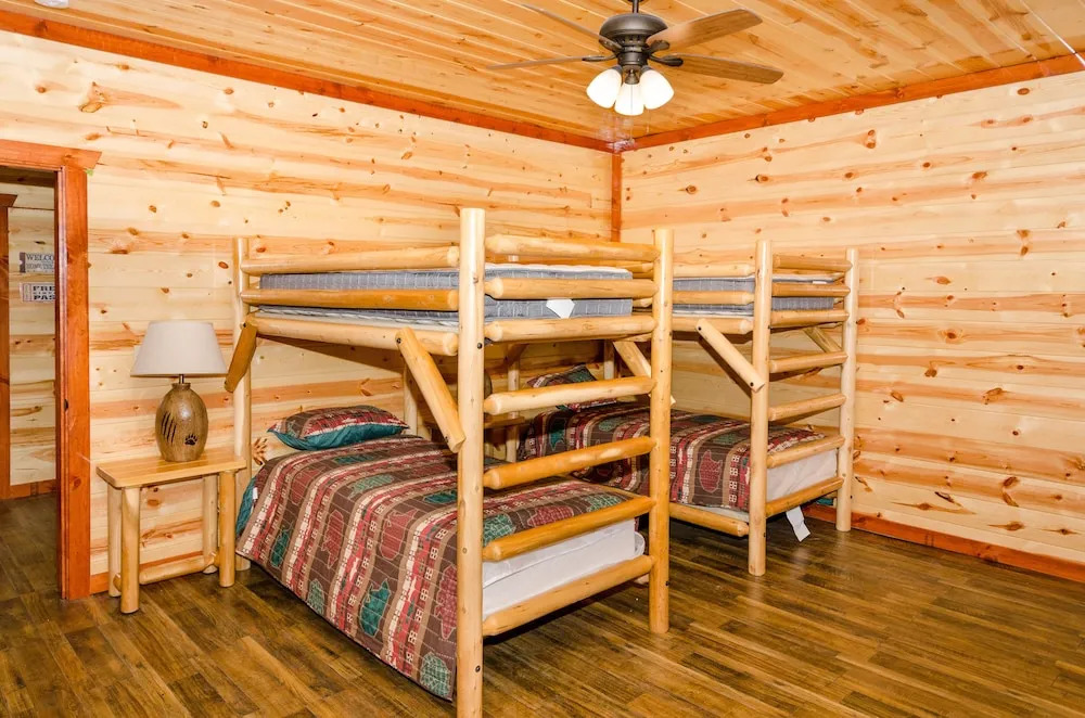 SmokyStays 6 BR Cabin w Indoor Heated Pool