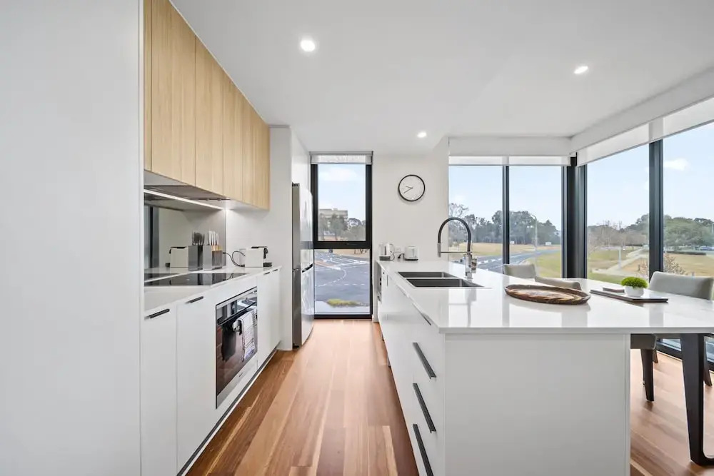 Inner-city 2-bed With Large Balcony, Garden & Gym