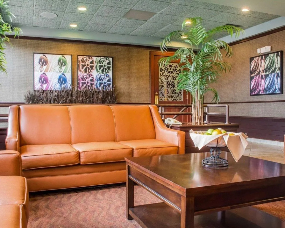Quality Inn & Suites Riverfront Oswego