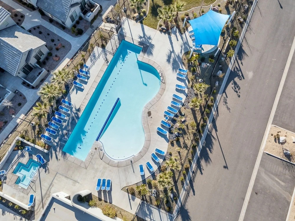 Desert Sunstone 3 Bedroom Apts