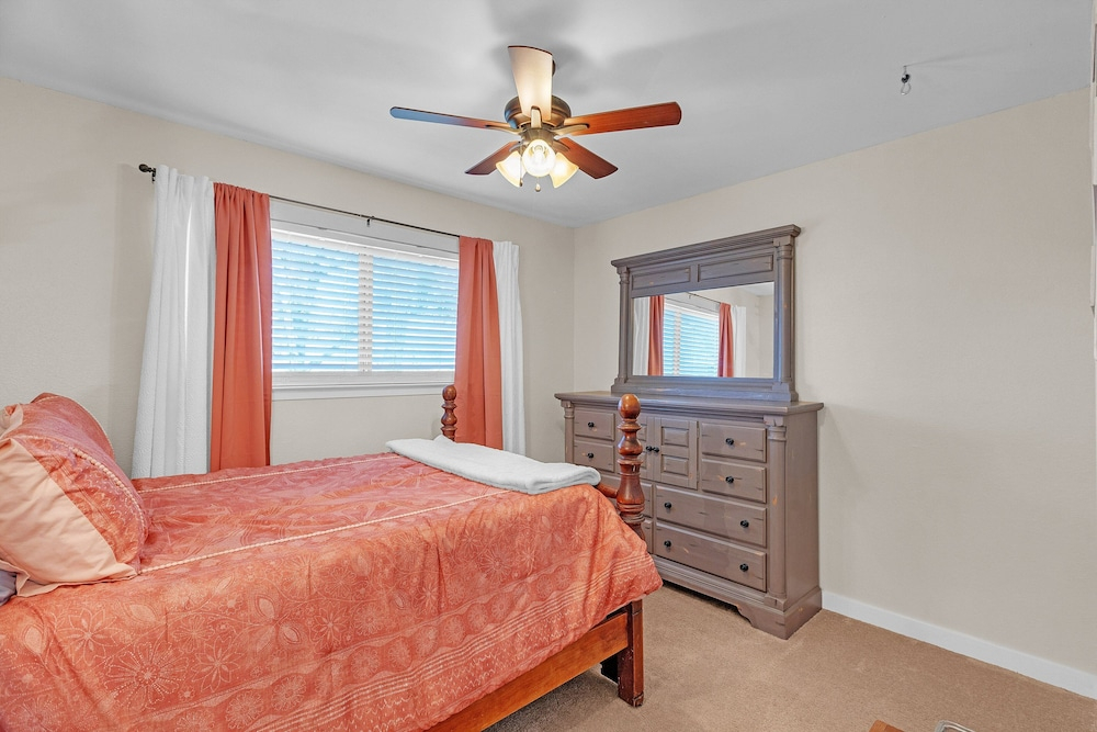 Dean's Retreat At Georgetown 3 Bedroom Home