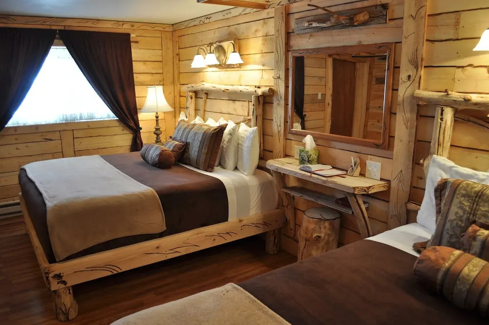 The Cedaredge Lodge