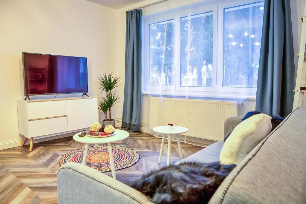 5 min to everything-Stylish-Modern-Old City Center