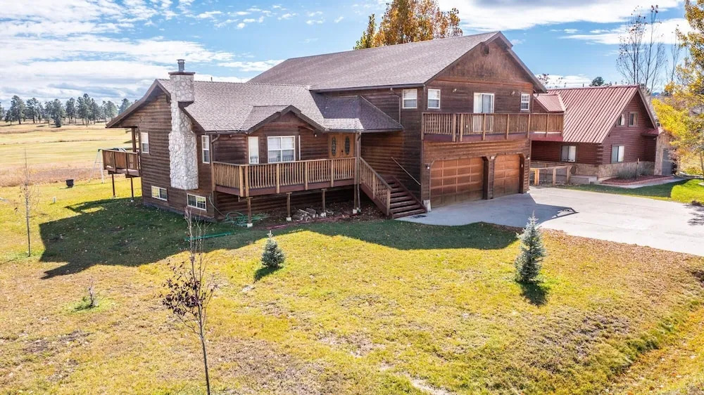 Pet Friendly Large Great Mountain Gathering