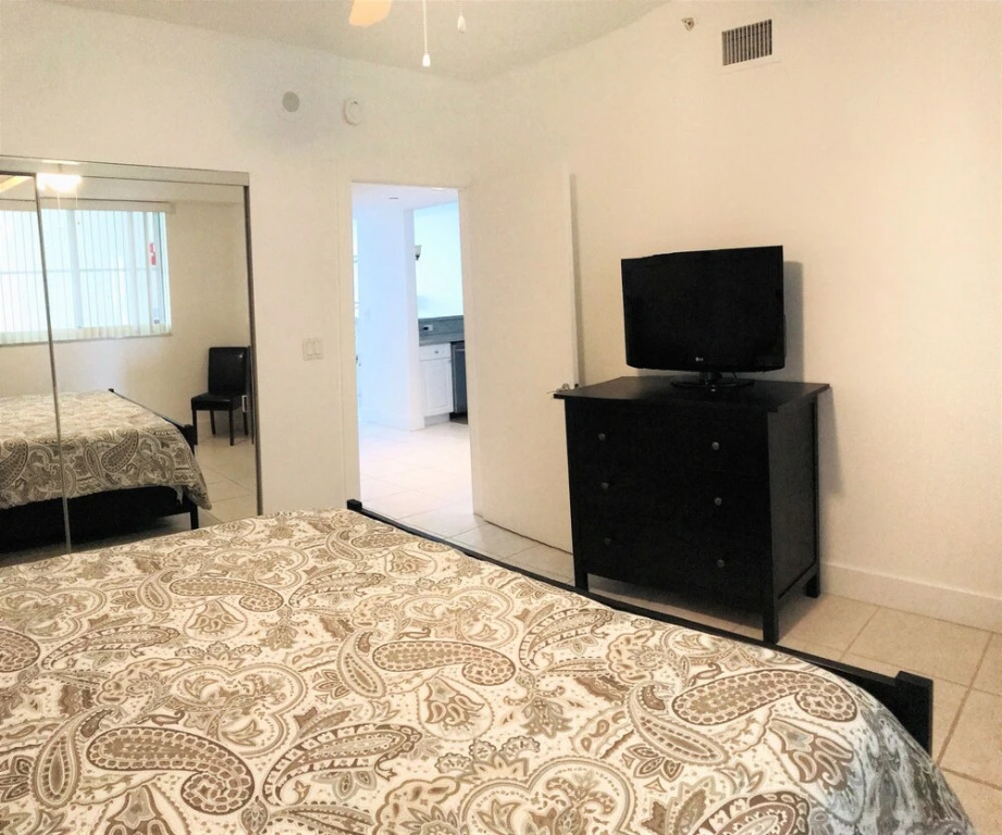 Le Golden Bay 1108 by Go Florida Condo, Sunny Isles