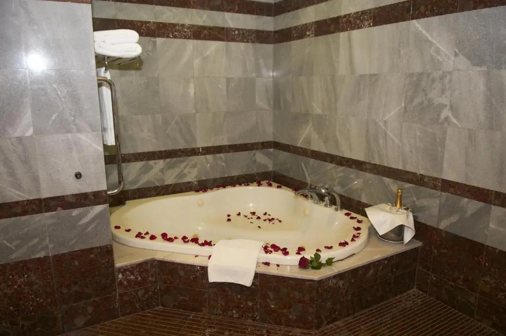 Le Commodore Hotel