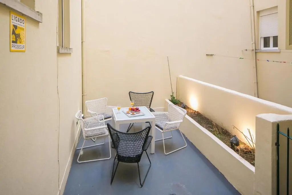 Spacious 2-Bed Apartment with Interior Terrace near Marquês de Pombal, Lisbon - TTL300