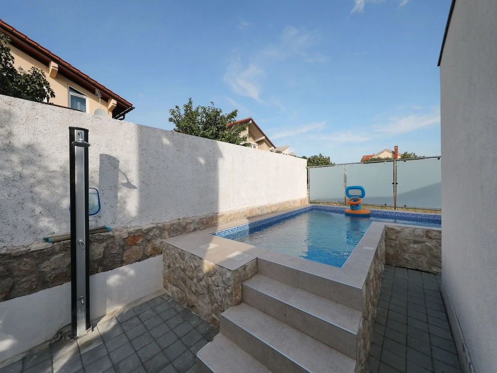 Dajana-with Pool and sea View