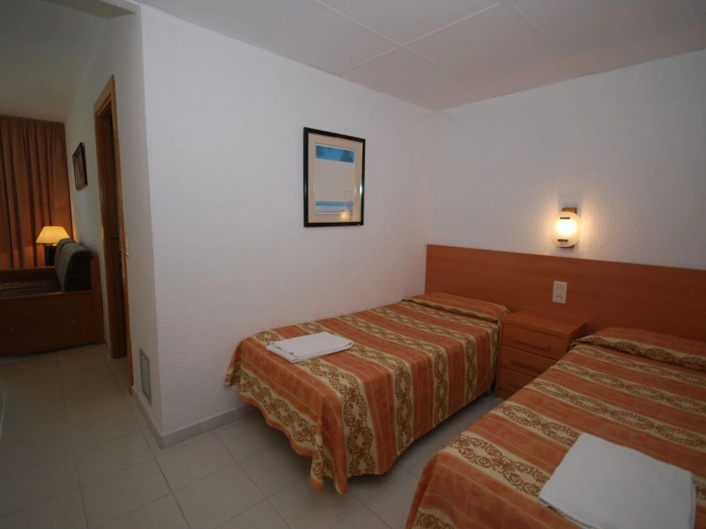 Comfortable apartment with AC, at 900 m. from the beach