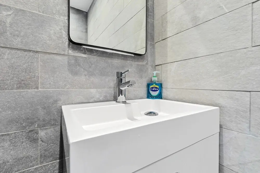 Right On : Bright On Apartment 1E | By My Getaways