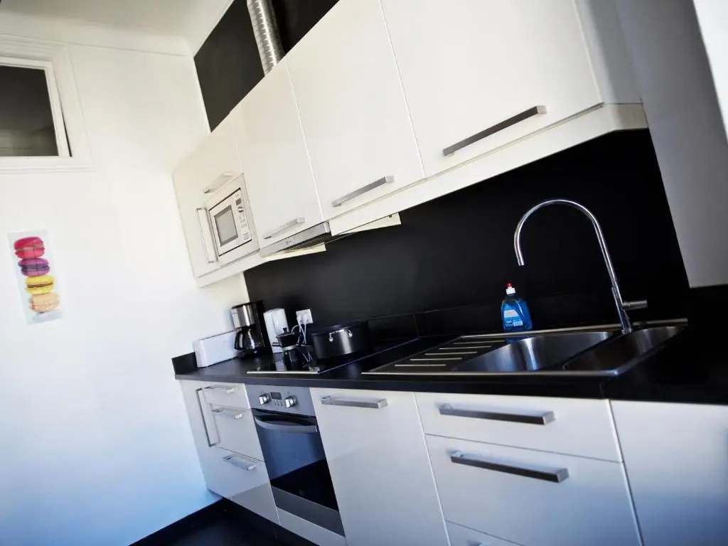 "Le Jazzy" by EnjoyNice, 3-bedroom, 2-bathroom spacious central apartment
