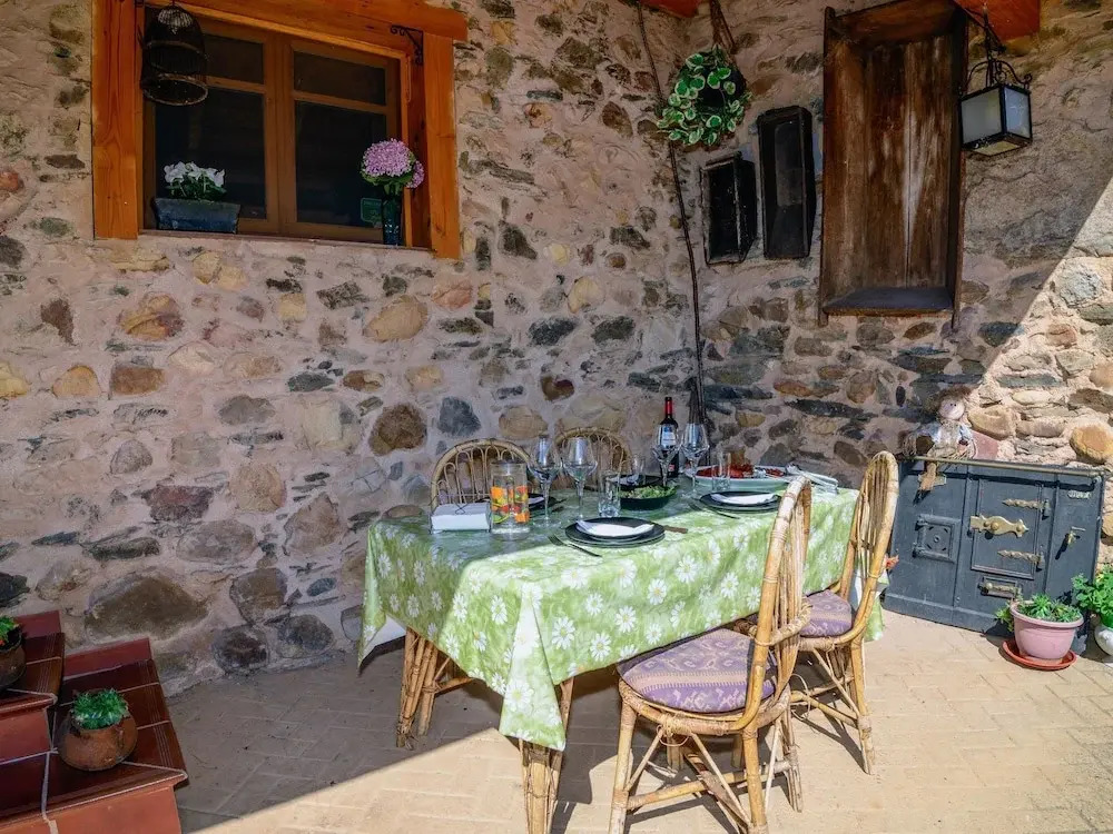 Cozy Cottage in Benllera with Hot Tub
