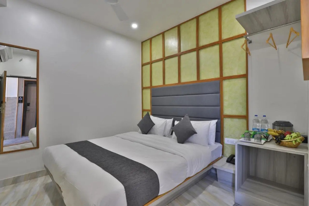 Treebo Urban, 1 Km From Railway Station