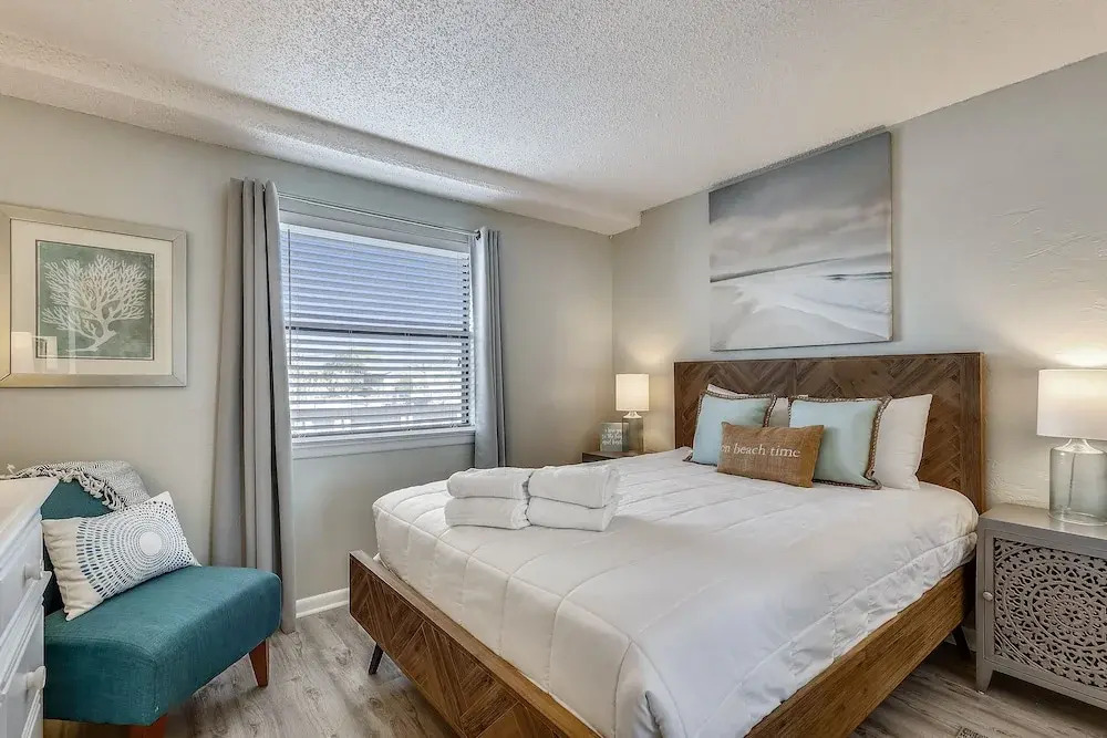 Venus 206 is a 1 BR on Okaloosa Island steps from the pool and easy beach access by RedAwning