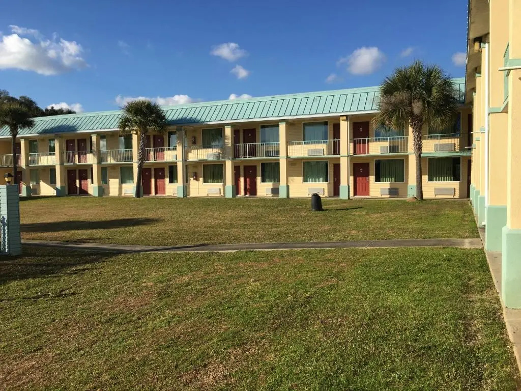 Garden Inn & Suites