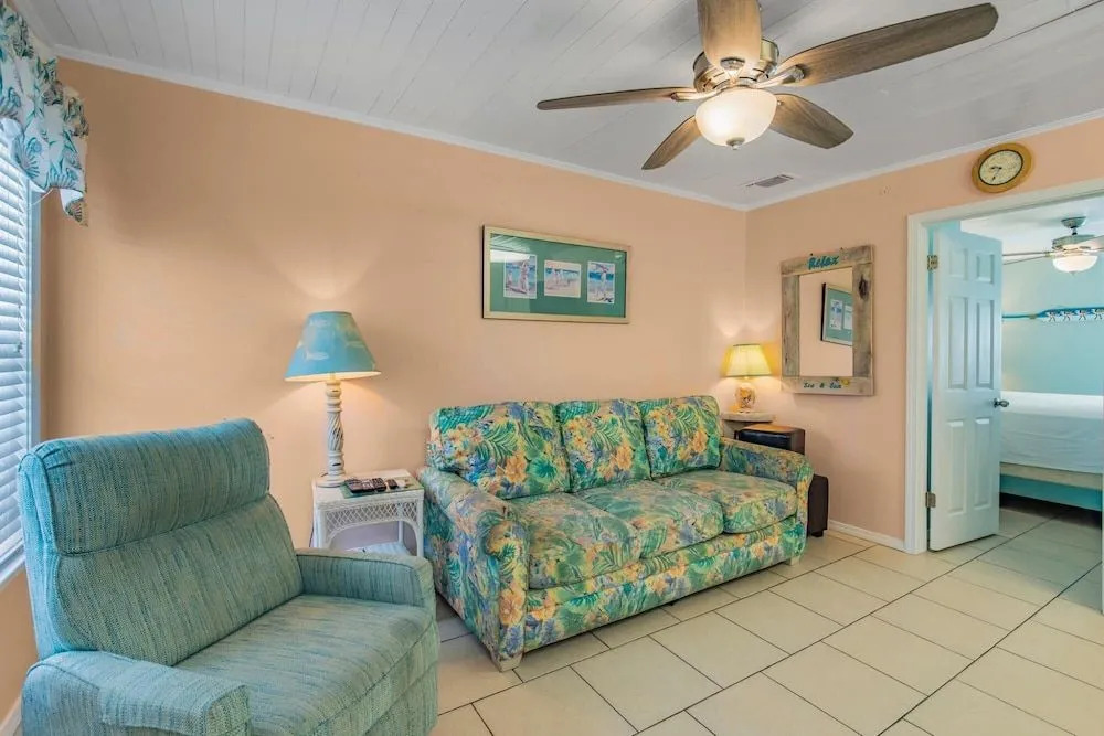 Pet Friendly Condo in Gulf Shores Outdoor Pool