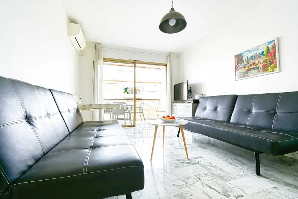 Bright Apartment near Croisette with terrace and parking by GuestReady