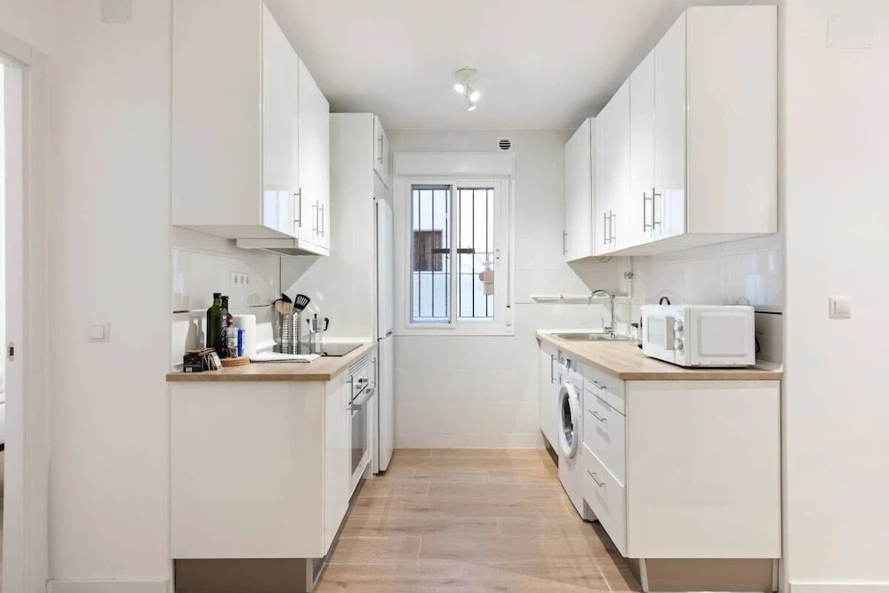 Bright & Modern Two Bed Apartment in Madrid