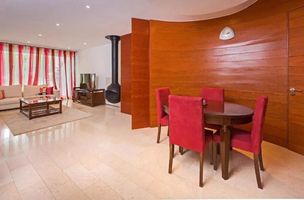 Sunny Lounge Apartment