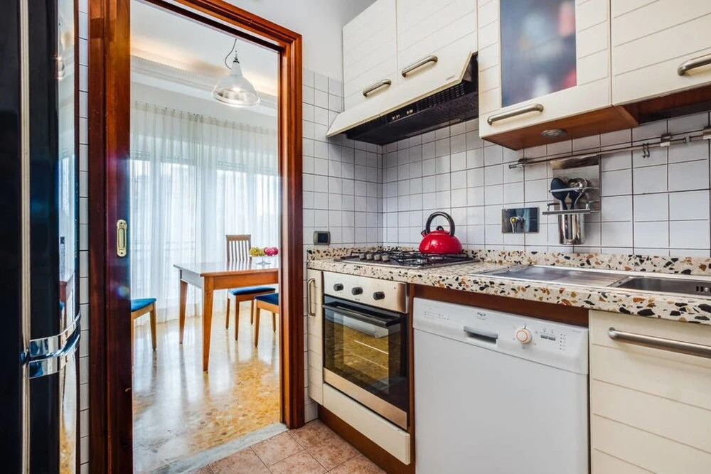 Large Bright Flat 15 Mins From Castel Sant'angelo