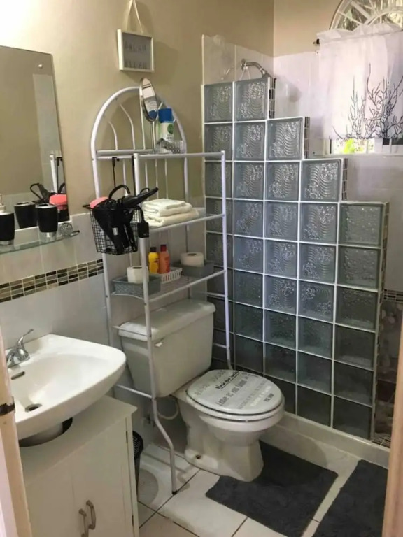 1 Bed Villa - Sleeps 2 - Garden - Parking - Wifi