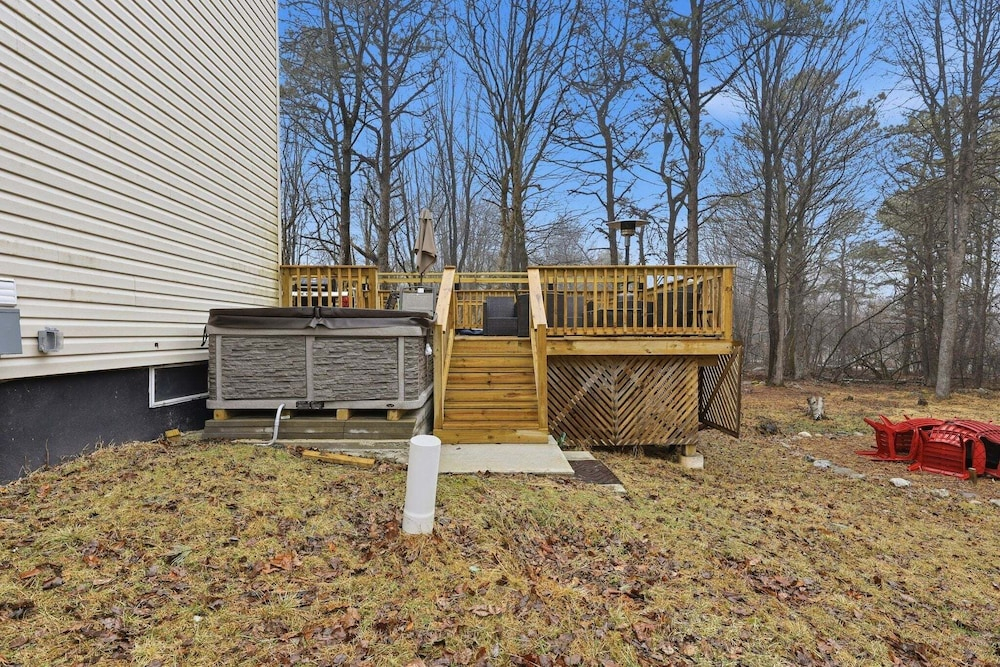 Cozy Chalet With Hot Tub And Pool 3 Bedroom Home