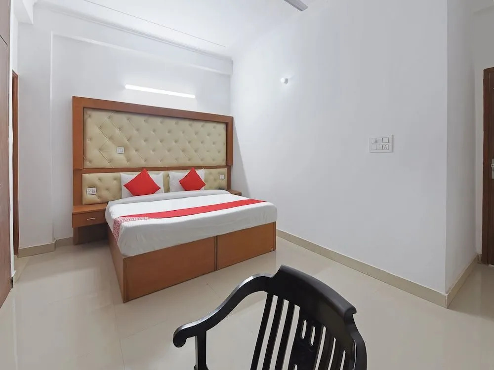 Oyo 19525 Rg Corporate Suites