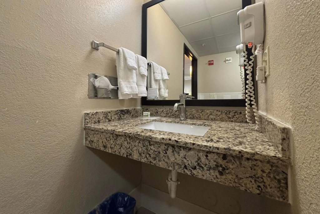 AmericInn by Wyndham Kewanee
