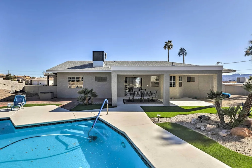 Lake Havasu Home w/ Heated Pool & Putting Green