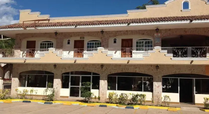 Hotel Pedregal