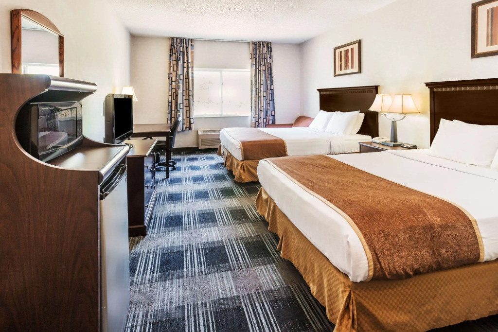 Days Inn & Suites by Wyndham Vancouver