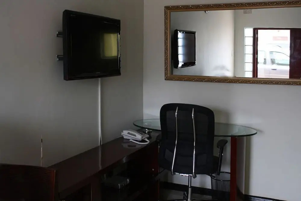 Nomads Court Lodge