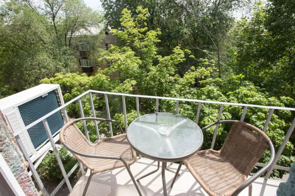 Modern studio beside metro Yaroslava Mudroho, Universytet - Chernyshevska str 95-7