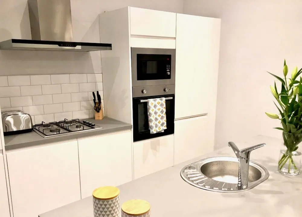 ByEvo Almar Villa - Close to City and Airport - Perfect for Contractors or large groups