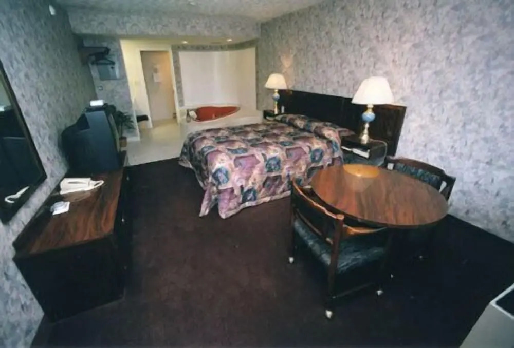 Kings Inn Near the Falls