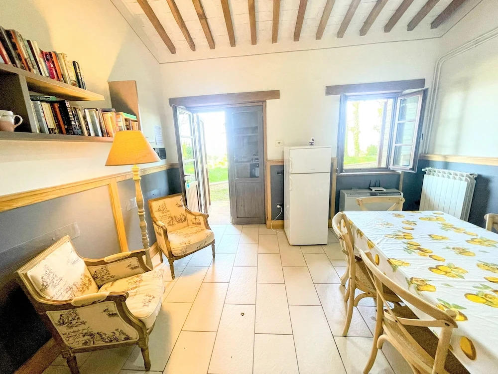 Apt 6 - Enjoy a Relaxing Time in a Romantic Setting, 0.7 Kms/spoleto Centre