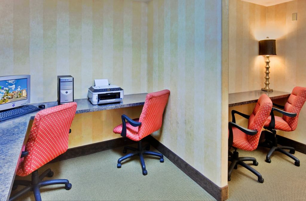 Holiday Inn Express Delano by IHG