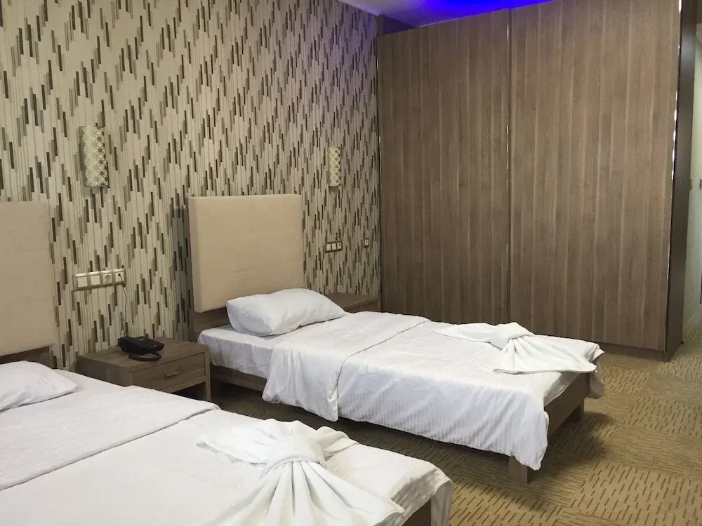 Bahas Hotel