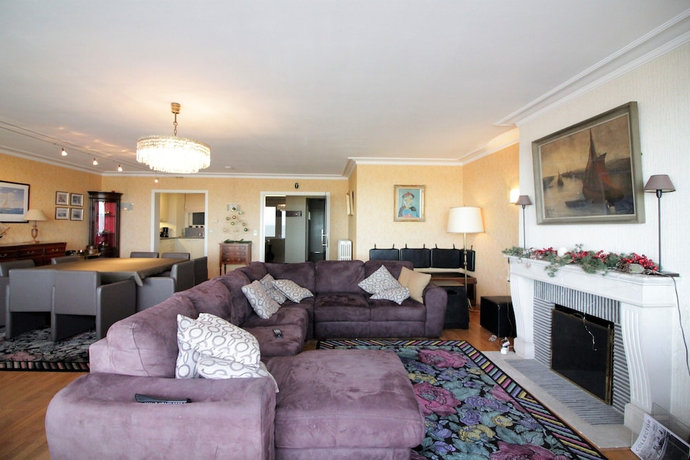 Apartment in Het Zoute Near Zeedijk Promenade