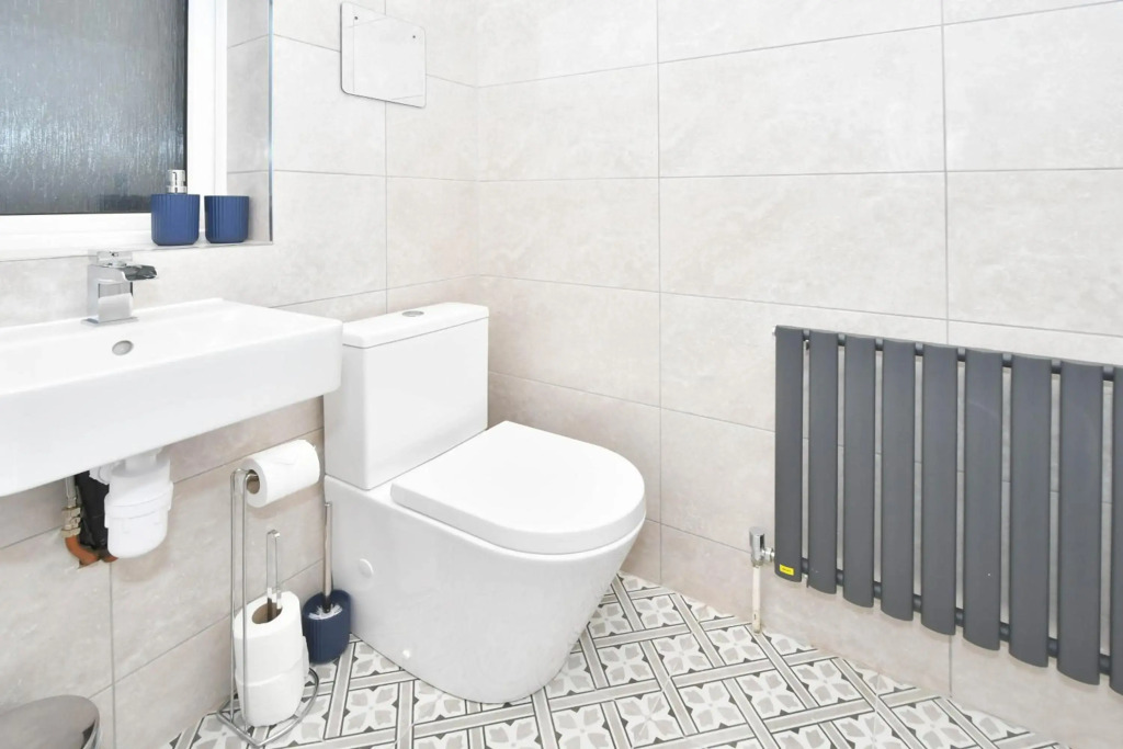Elm House by YourStays - 3 Bedroom - Modern Home in Crewe