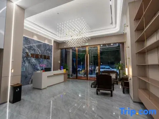 Longsheng Grand Hotel (Fangchenggang High-Speed Rail North Station)