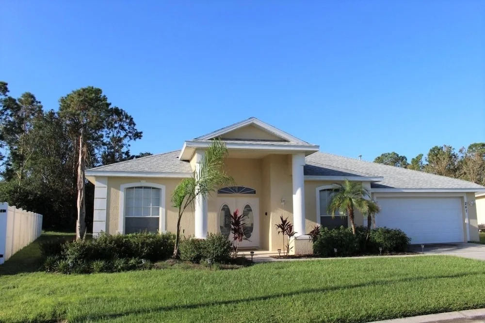 4 Bedroom Pool Home near Disney by Dreams VR