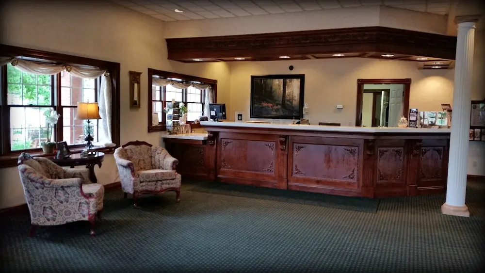 Inn at Amish Door