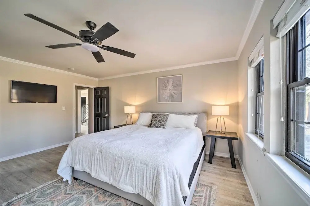 Immaculate Woodland View Retreat w/ Hot Tub